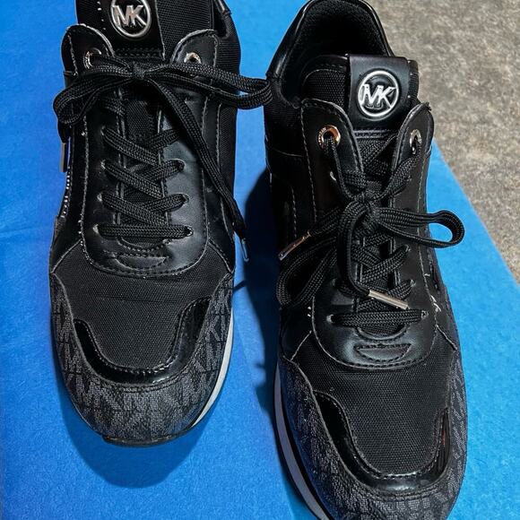Michael Kors fashion sneakers, black, lace up, Wilma Trainers, women’s size 8 - Picture 1 of 8